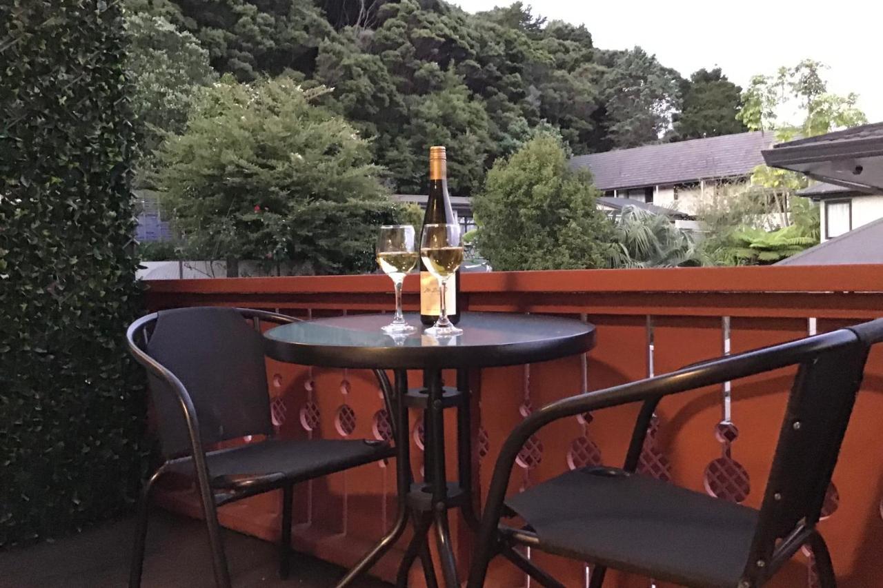 The Swiss Chalet Holiday Apartment 5, Bay Of Islands ไปเฮีย ภายนอก รูปภาพ