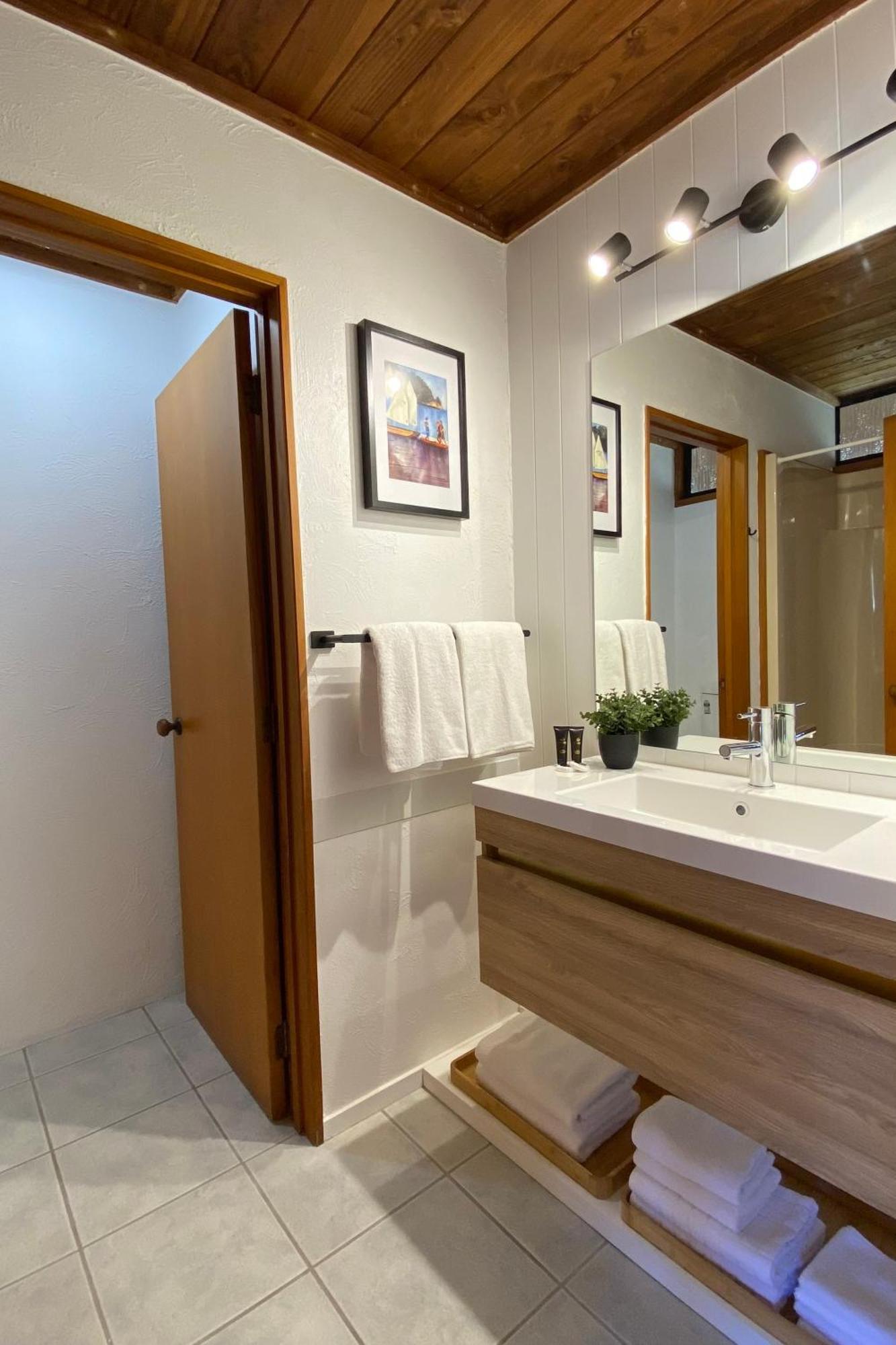 The Swiss Chalet Holiday Apartment 5, Bay Of Islands ไปเฮีย ภายนอก รูปภาพ